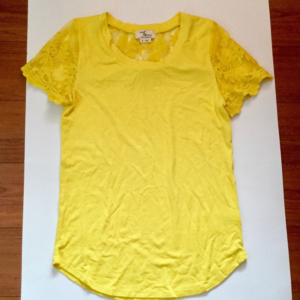 ⬇️PRICE- CUTE LACE TOP❤️